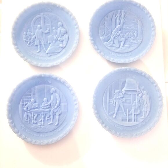 Set of 4 Vintage Bicentennial collective plates - Picture 1 of 13